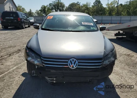 2013 Volkswagen Passat S z USA, uszkodzony, nr VIN 1VWAP7A3XDC118186